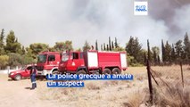 Les pompiers poursuivent leur lutte contre les incendies de forêt près d'Athènes - De nombreux habitants évacués des zones balnéaires touchées en proie à la canicule