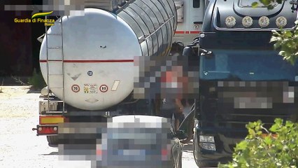 Télécharger la video: Corruzione e contrabbando di carburanti, arresti e sequestro a Roma