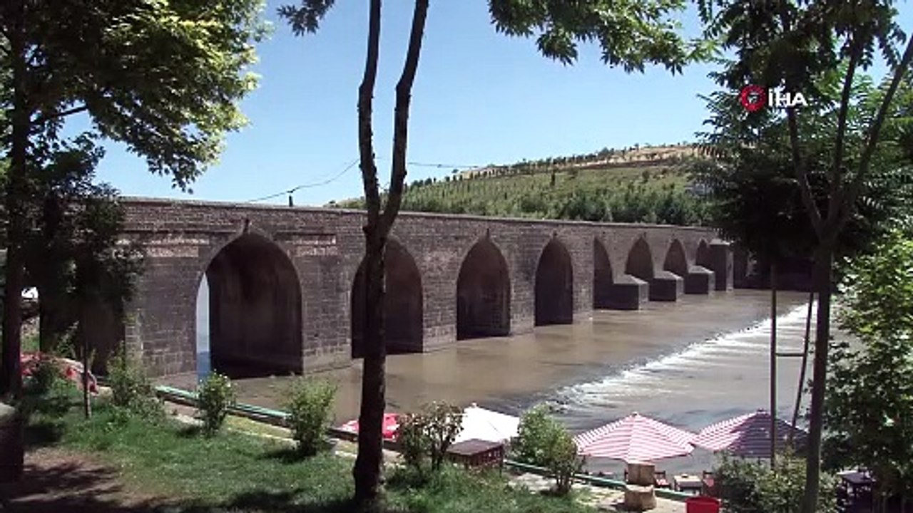 Diyarbakır 48 dereceyi gördü, tarihi mekanlar boş kaldı