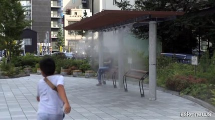 A Tokyo nebulizzatori e ombrellini da sole contro i 41,1 gradi