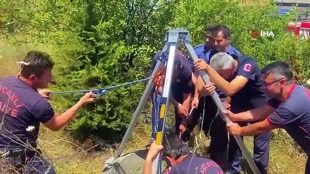 Marché de la vie dans le puits： Le technicien de la carte est tombé dans le puits, les équipes ont transpiré pendant des minutes pour le sortir
