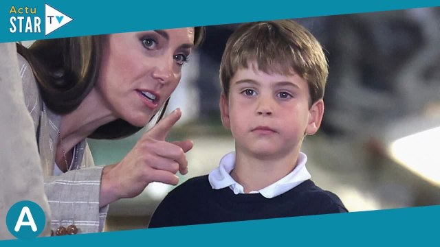Louis de Galles : Dégoûté de ne pas être à Wimbledon avec sa famille, le petit prince s'entraîne d