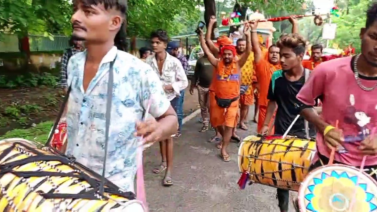 The Kanwariyas who returned after offering water to Baijnath Dham were welcomed