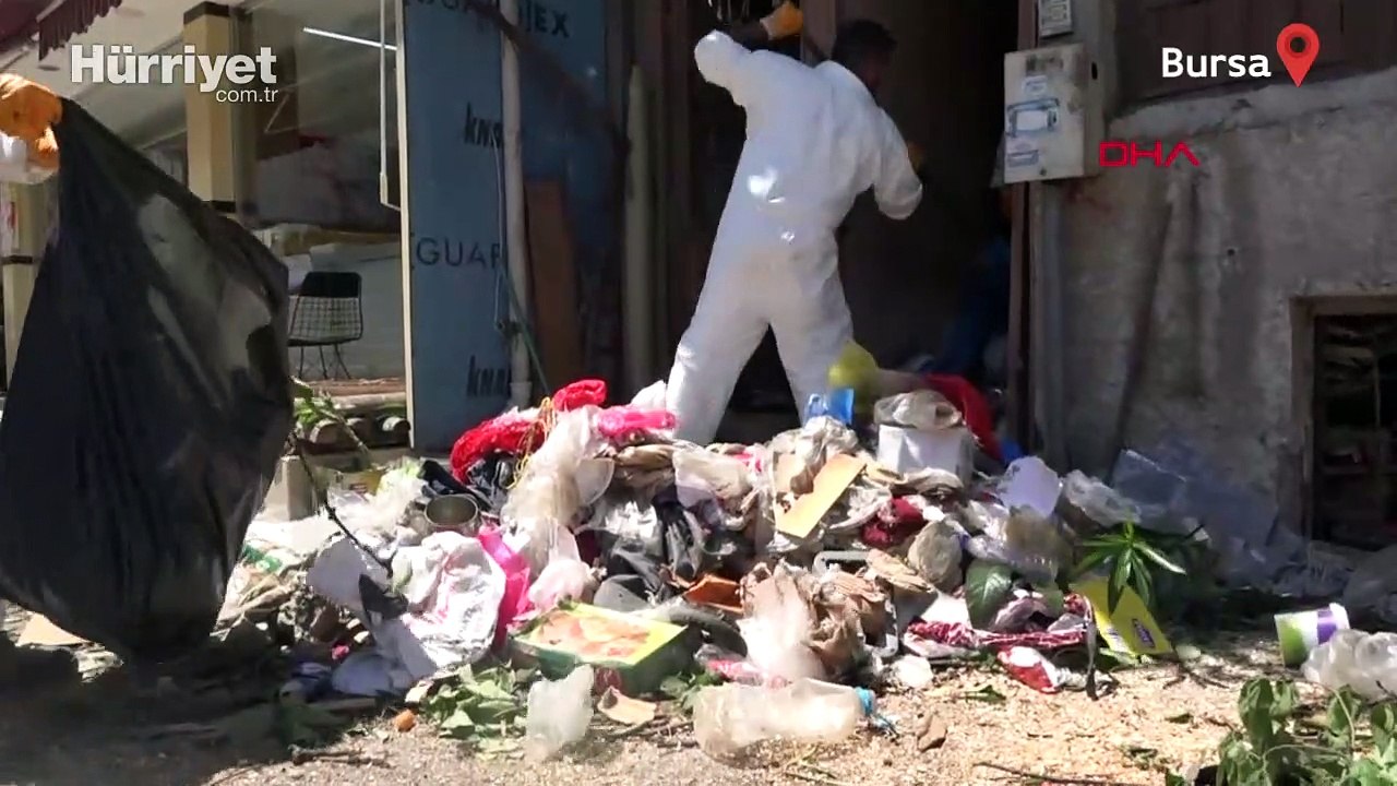 Bu sefer çöp ev değil çöp apartman: Tam 4 kamyon çıkarıldı
