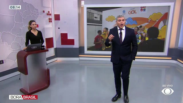 Policial atira contra bandidos durante assalto em SP