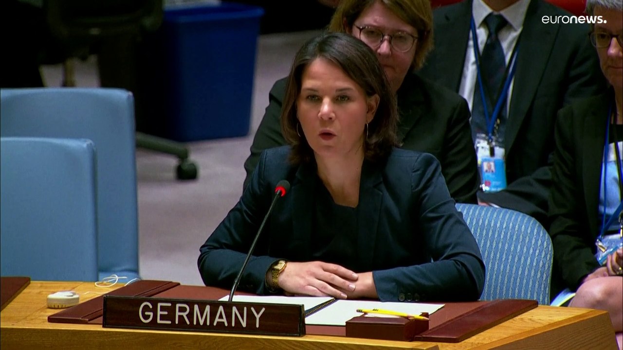 'Wenn es meine Töchter wären': Baerbock zu Ukraine-Krieg - 6 Minuten auf Englisch