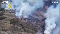 Spagna, vasti incendi devastano La Palma: evacuati 2.500 abitanti