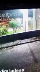 Casal é atacado e tem carro roubado na Graça