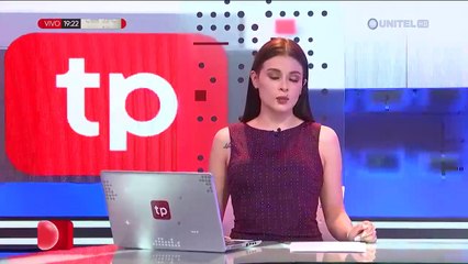 Camioneta estacionada en un garaje impide salida de vehículos en la calle Calatayud