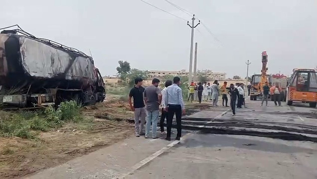 कैमिकल से भरा टैंकर पलटने से लगी आग, ड्राइवर-खलासी ने कूदकर बचाई जान, देखें video