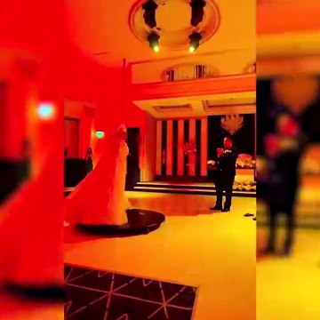 Gelin düğününde direk dansı yaptı