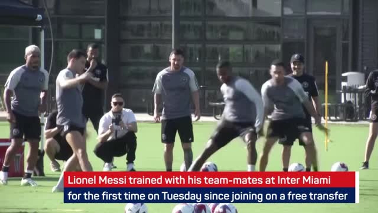 Lionel Messi trains with Inter Miami for the fi...