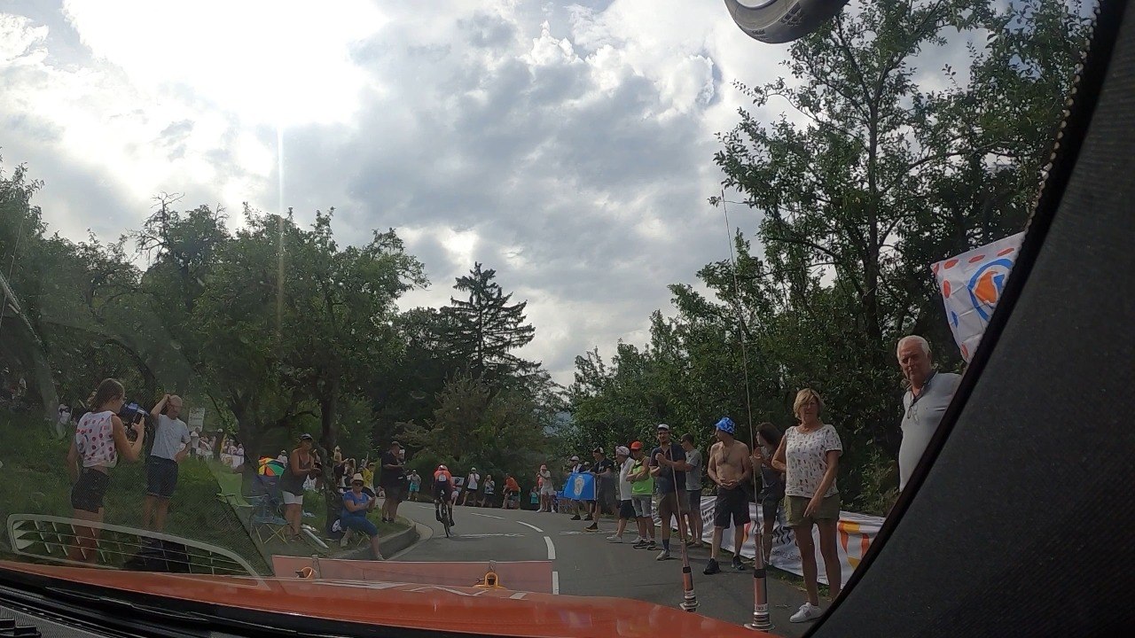 Inside Teams  - Ineos grenadiers cheering for Pidcock