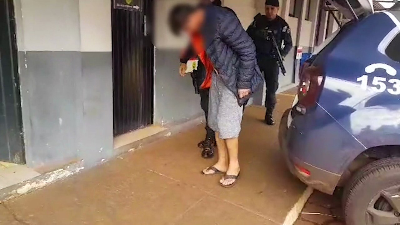 Mulher fica ferida após colisão entre veículos na Avenida Carlos Gomes