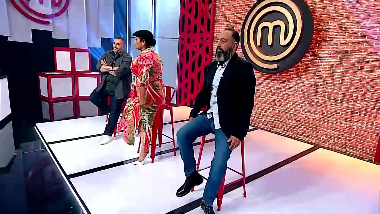 ¿Qué pasará con los delantales blancos y negros que se entregaron?