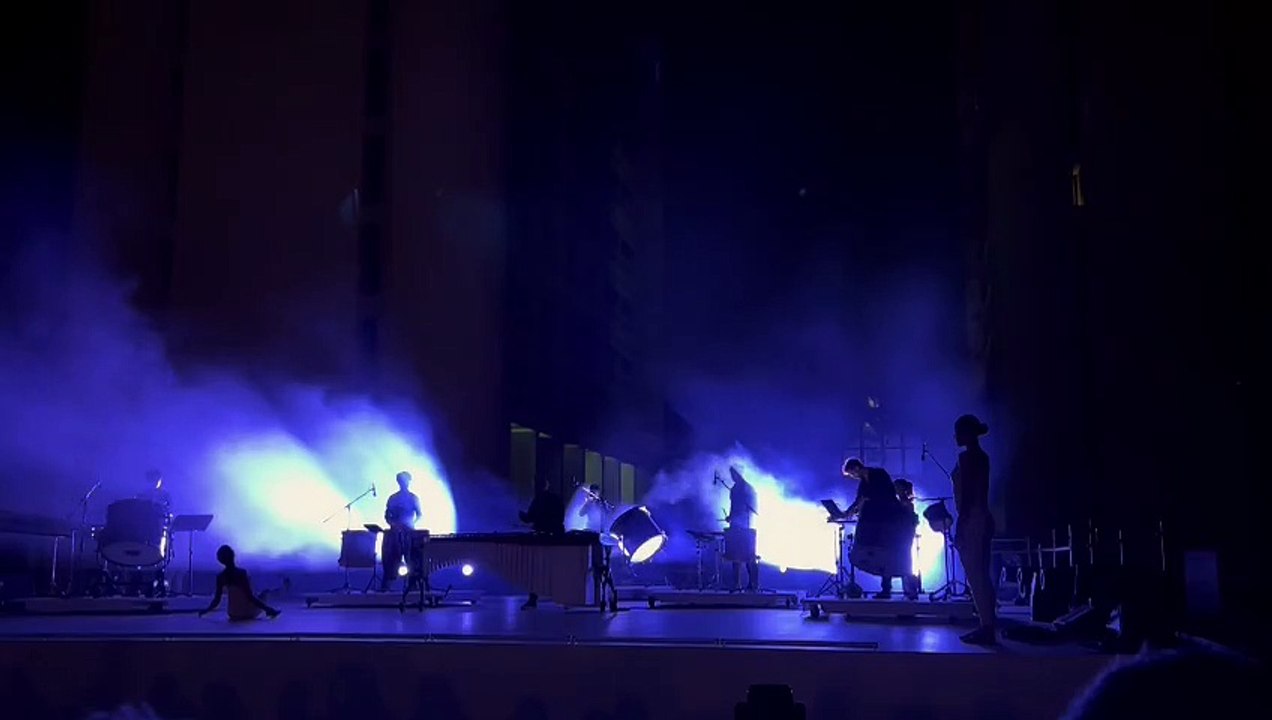 Pleiadi, le Torri di Kenzo Tange a Bologna si accendono: il video dello spettacolo