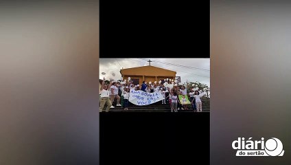 Colegas de Ana Sophia fazem homenagem em frente à escola: "Ana Sophia onde está você?"