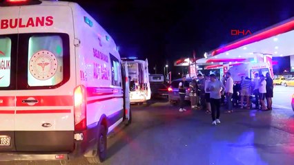 La voiture qui a tenté d'entrer dans la station-service de Zeytinburnu s'est écrasée