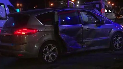 Cevizlibağ E5'te 2 araç çarpıştı: 4 yaralı