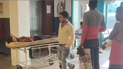 Descargar video: सड़क हादसा: बेलगाम ट्रक ने बाइक सवार को मारी ज़ोरदार टक्कर,3 घायल