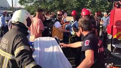 TEM'de hız gösterge ibresi 140'ta takılı kalan otomobilden 7 yaralı çıkarıldı