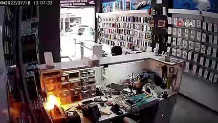 Le téléphone portable sur le chargeur a explosé comme une bombe... Ces moments sont filmés.