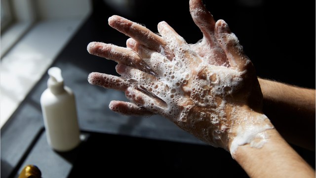 So sehen deine Hände aus, wenn du sie nach dem Toilettengang nicht wäschst