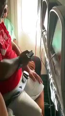 Uçakta büyük panik! Yolcular bayıldı