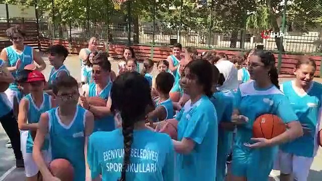 Les enfants d'Esenyurt découvrent leurs talents dans les écoles de sports d'été