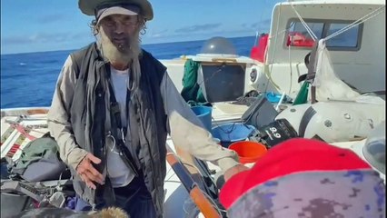 À la dérive pendant des semaines, le naufragé australien et sa chienne secourus au Mexique