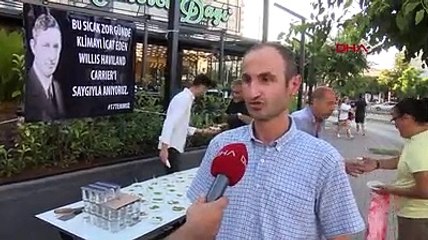 Adana'da bir garip anma töreni... Bakın sokakta kimi andılar...