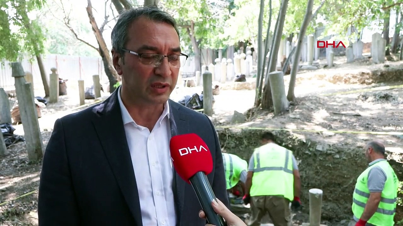 EYÜPSULTAN'A AÇIK HAVA MÜZESİ; 19'UNCU YÜZYILA AİT MEZAR TAŞLARI GÜN YÜZÜNE ÇIKTI