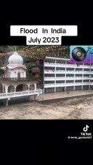 very dangerous flood in India many people in troubles