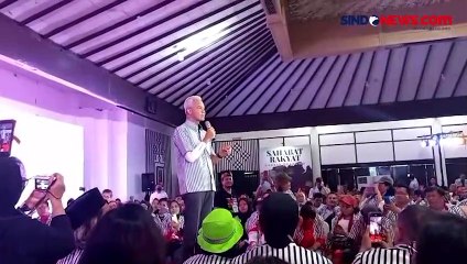 Cerita Ganjar Diberi Desain Baju Hitam-Putih Oleh Jokowi