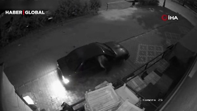 Marketten deterjan çalan şaşkın hırsızlar bozulan araçlarını iteleyerek çalıştırdı