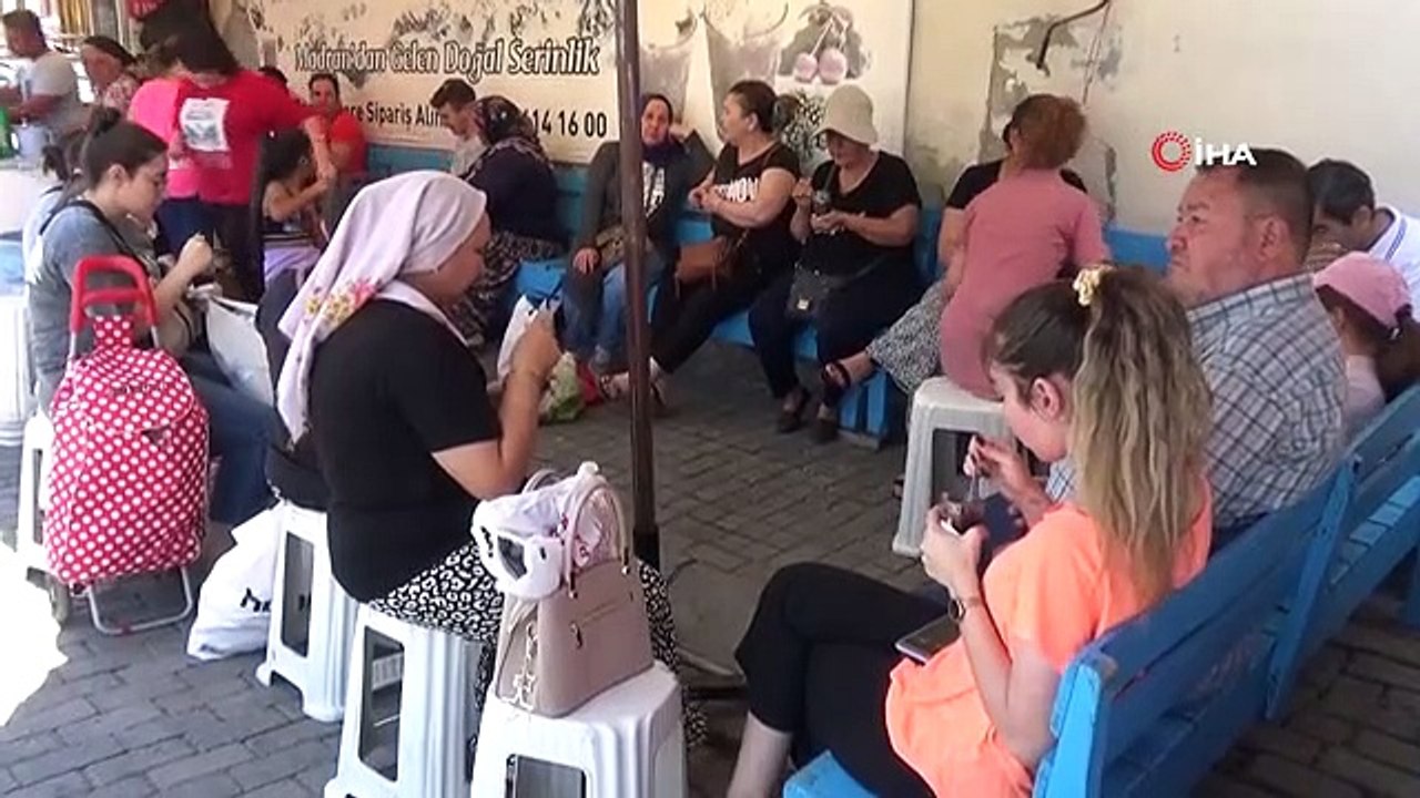 Yaz sıcaklarına çare: Aydın'da kar helvası