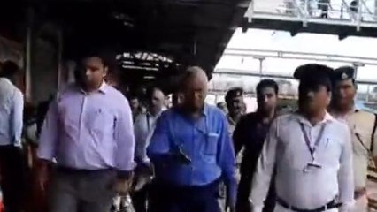 बक्सर: रेल यात्रियों की सुरक्षा सर्वोच्च प्राथमिकता- DRM, निरीक्षण करते हुए कही ये बात