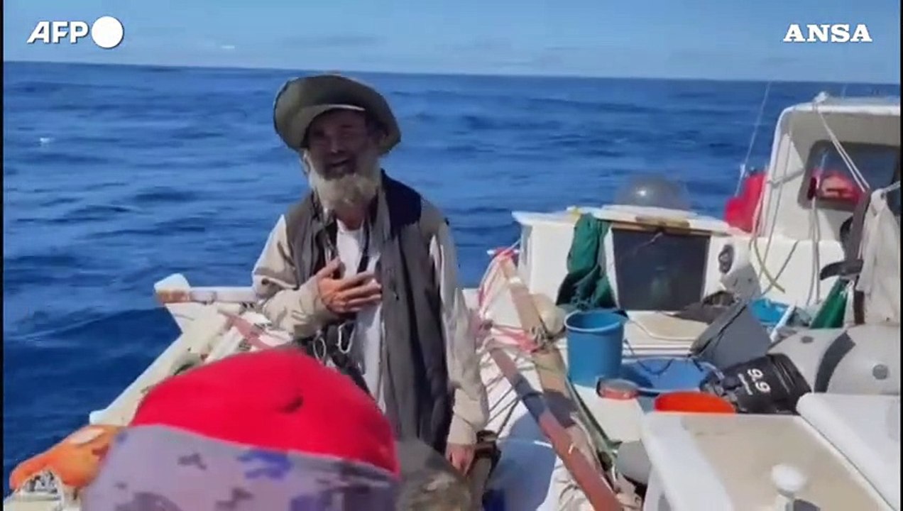 Marinaio e il suo cane salvati dopo due mesi alla deriva nel Pacifico