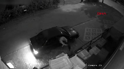 Marketten Deterjan Çalan 4 Kişi Otomobili İterek Kaçtı