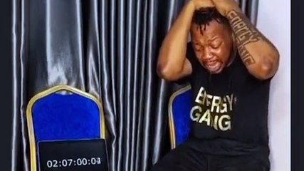 Comediante fica parcialmente cego ao tentar quebrar recorde chorando por horas seguidas