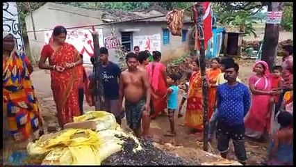 নিজের বাড়িতেই বোমা মেরে তৃণমূলের কাঁধে দোষ চাপানোর অভিযোগ, গ্রেফতার সিপিআই(এম) [CPI(M)] প্রার্থী ও কর্মী ~ ১৮.০৭.২০২৩