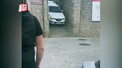 Otomobiliyle merdivenden inmeye çalışan sürücünün hazin sonu