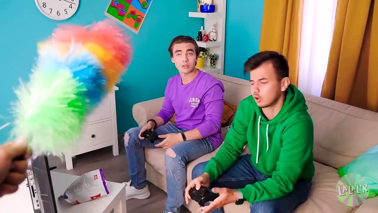 J'AI LE BÉGUIN POUR LA SŒUR DE MON POTE - Quand ta sœur est une star sur tik tok par LALAL'R