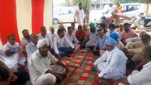 Farmers of Bhakra region protest outside the Chief Engineer's office demanding irrigation water