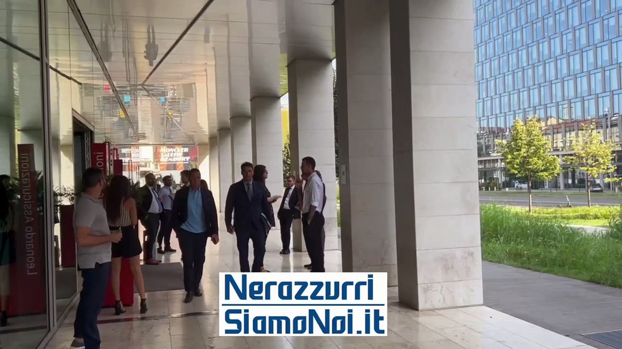 Alessandro Lucci, agente di Cuadrado e Correa, arriva nella sede dell'Inter