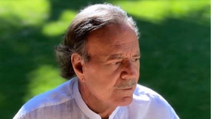 GALA VIDEO - PHOTO - “Il y a 55 ans…” : Julio Iglesias, ému, revient sur le drame qui a chamboulé sa vie