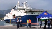 Migranti, a Marina di Carrara lo sbarco della Geo Barents