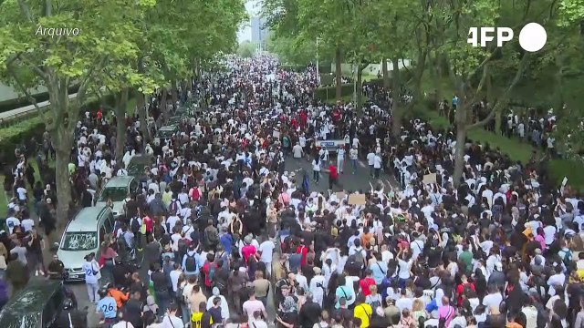 Centenas de pessoas são condenadas à prisão na França por protestos