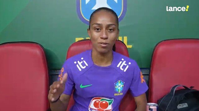 No dia do futebol, meninas mandam mensagem para a Seleção Brasileira Feminina