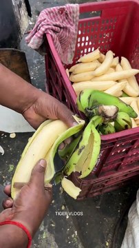 Mumbai Street Style Kaccha Banana Chips Fry Indian Street Food #shortvideo